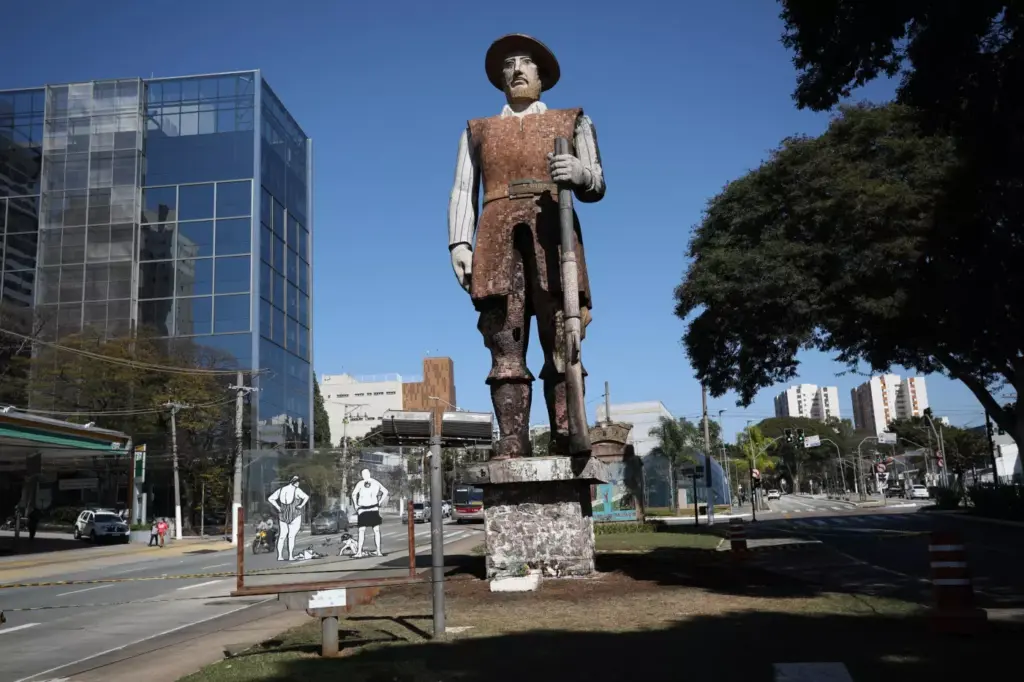 Estatua Borda Gato Santo Amaro SP